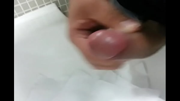 Punhetinha na hora do servi&ccedil;o