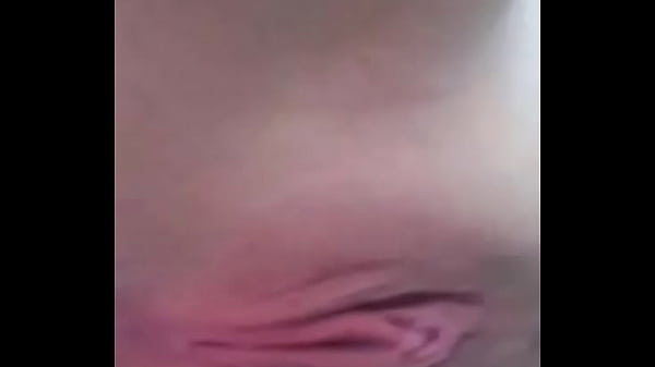 Mi amiga se pone bien cachonda y me manda video