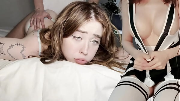 Masturbandome cun una rubia sexy y cachonda que recibe mucha leche  