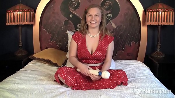 Yanks Lili Sparks Vibrates Her Meaty Pussy