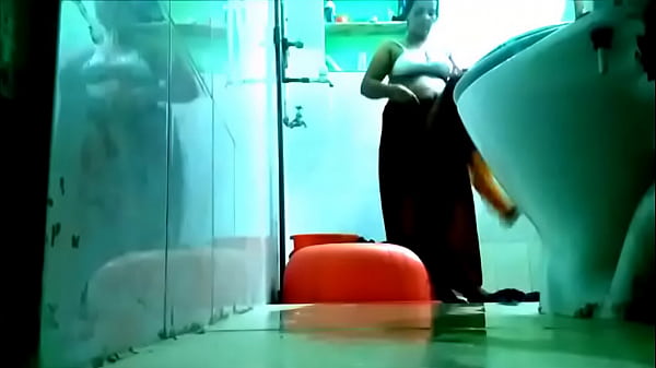 aunty hot bhath with bog juicy boobs