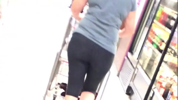 WHITE COUGAR SPANDEX BOOTY CANDID 6