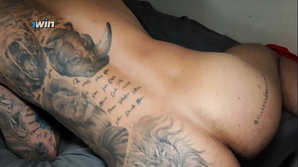 meu padrasto me comeu gostoso  