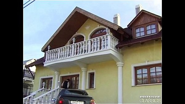 Magdalena Enjoys Anal Sex in the Bath