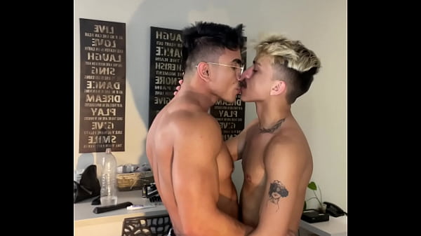 FUDENDO COM GRINGO SAFADO DO CUZINHO GOSTOSO 