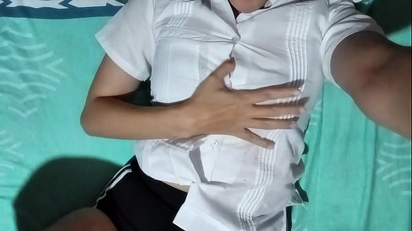 Chica universitaria caliente masturb&aacute;ndose despu&eacute;s de clase ( CASERO REAL)