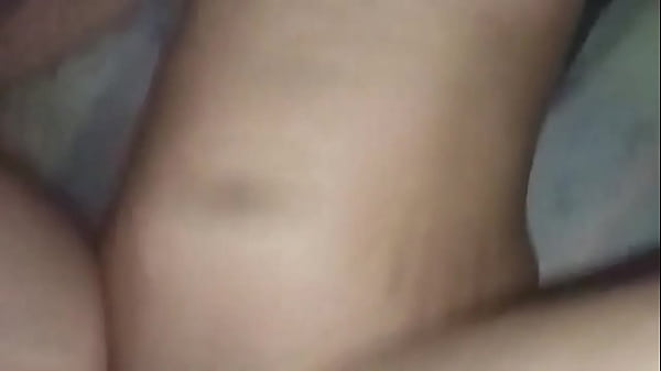 Hermanastra despierta con ganas de que meta mi pen&eacute; hasta el fondo de su vagina