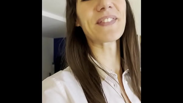 Lety Howl gets fucked by the delivery guy in the kitchen