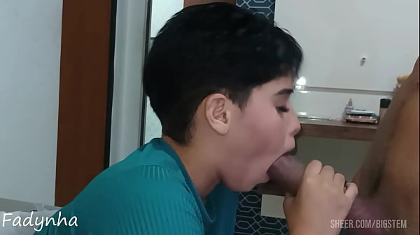 empregada vem trabalhar com vestido curto (sapatona gosta de pica)