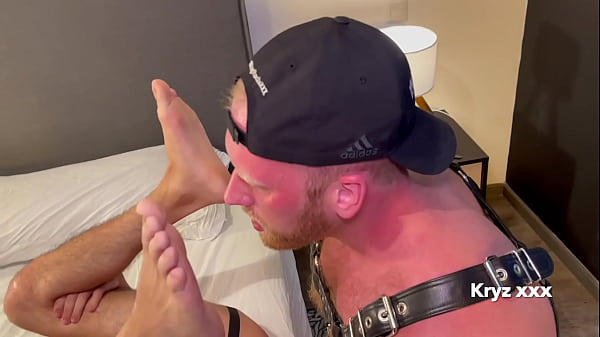 Hombre musculoso usa mi culo para su placer. PARTE 3