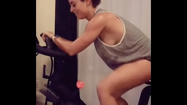nipple slip at gym  