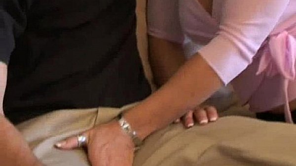 This sexy older milf is getting fingered