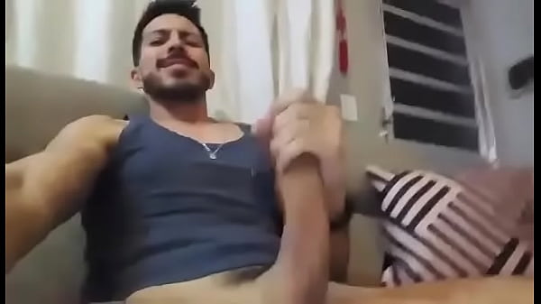 Punheta com mesti&ccedil;o dotado