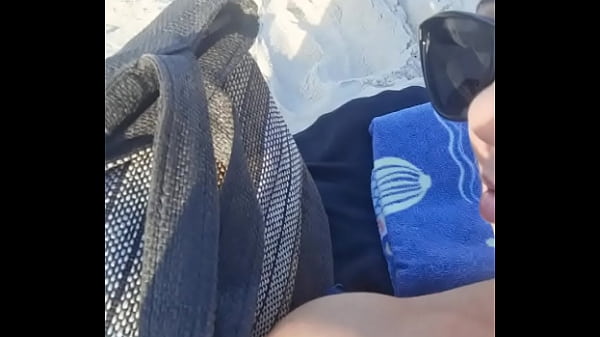 Estava no Rio, encontrei uns machos na praia e levei eles pra me foder no apartamento.