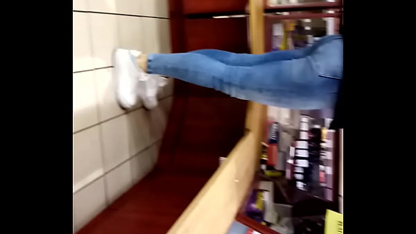 Seksowna Milf nagrywana z ukrycia super laska