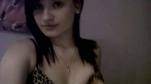 Teen Girl Fingers Her Shaved Coochie