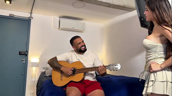 A ninfeta de 19 anos fodendo o cu e a bucetinha rosa - Completo no RED