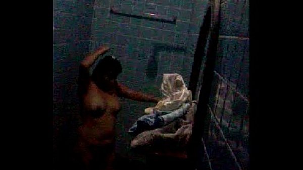 Se&ntilde;ora ba&ntilde;andose