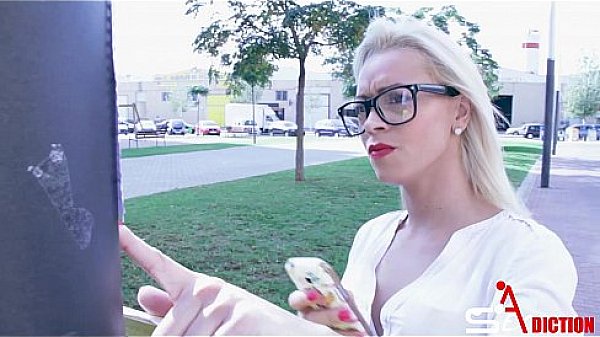 She is secretary (Anita Ribeiro)