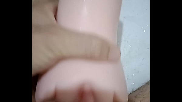 Fodendo uma buceta de brinquedo!! 