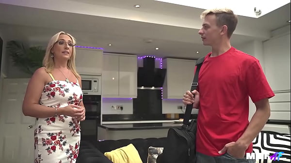 Photog Fucks the Shit out of Older MILF 