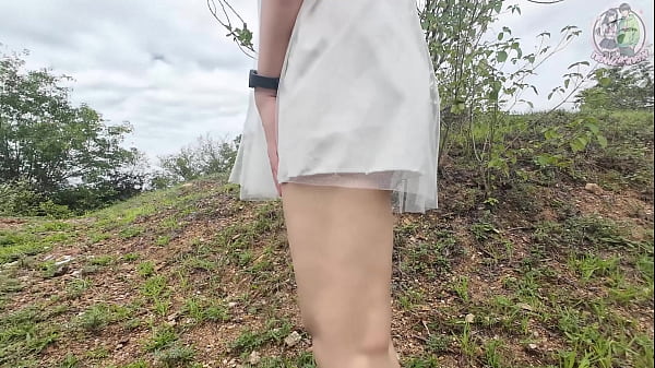 สาวไทยเดินเล่น ช่วยตัวเองในป่า Thai Outdoor Public