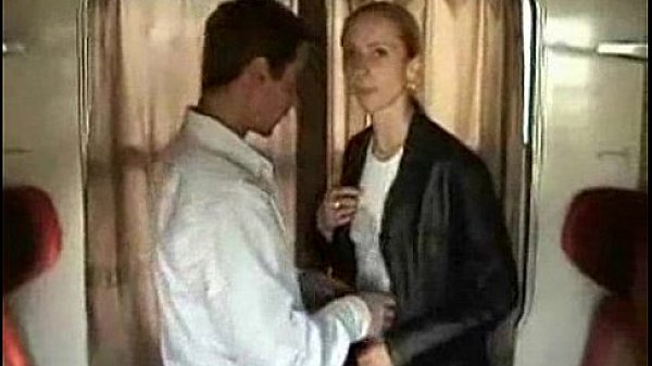Amateurs fuck on train - XVIDEOS.COM