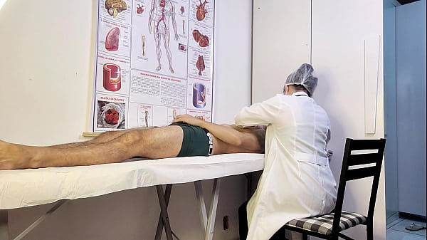 Paciente N&atilde;o Aguenta e Fica Duro na Frente da Enfermeira Durante o Exame