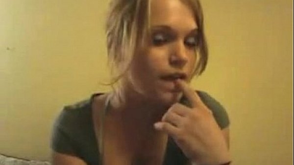 Horny teen girl rubs her tight pussy on cam