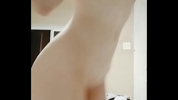 Novinha branquinha se mostrando com um corpo maravilhoso