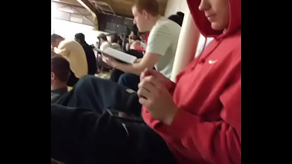 Levantando o celularcom o pau