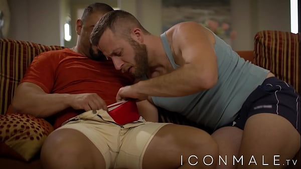 Mi hijastro gay dice que quiere probar una polla por primera vez 