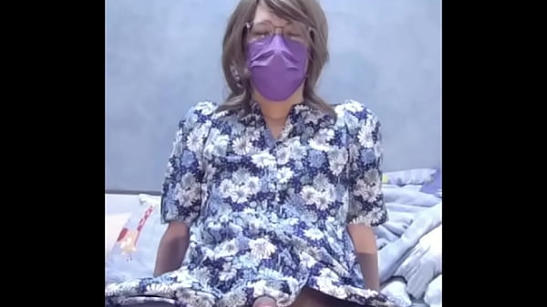 Crossdresser love to milking herself from behind end with lot of milk cum out 