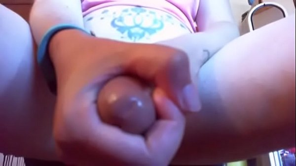 Sapr&ograve; farti venire come un porco mentre lecchi il mio squirting dai miei piedi