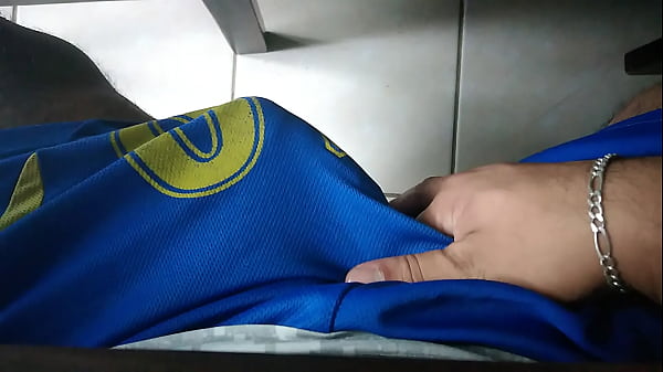 Tocandome la polla mientras hago home office