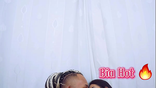 Fudendo enquanto o corno grava