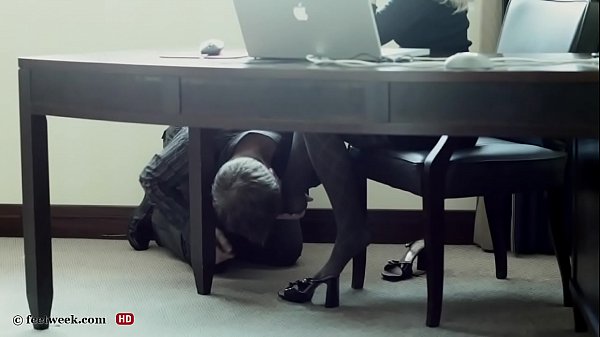 Worship my sexy nylon feet