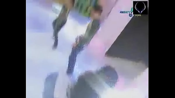 Strawberry woman, shaking her monster ass  