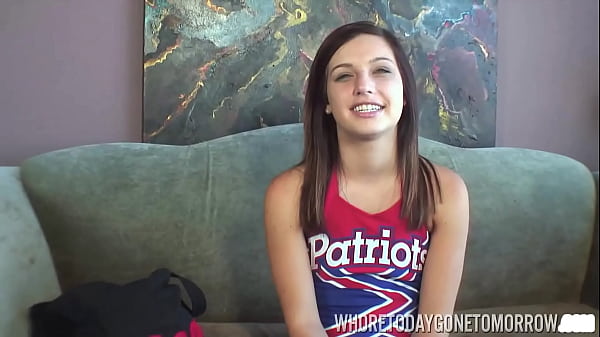 Teen Slut Mary Jane Wrecks Herself To Join To Cheerleaders!