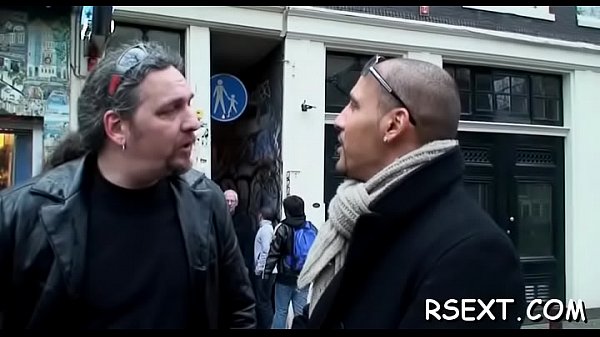 Smal titted wench sucks nice