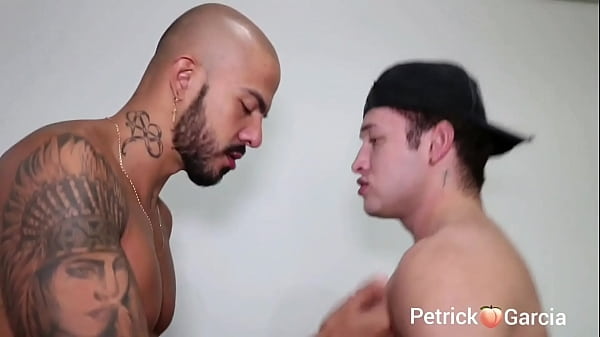 Sexo com pegada entre machos