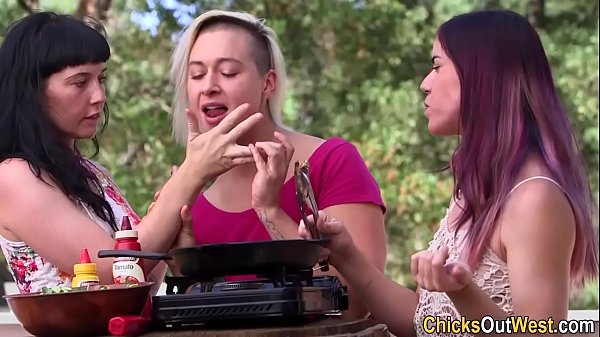 Lesbian aussie threeway