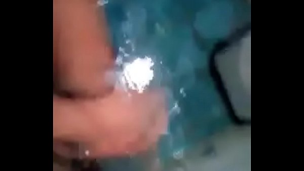 Rica venida en el ba&ntilde;o  