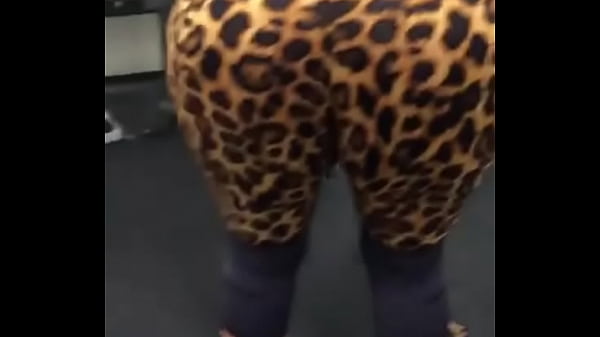 gostosa exibida malhando  