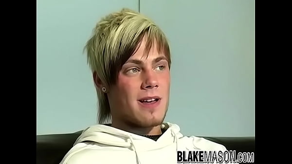 UK emo amateur jerks and jizzes on cam