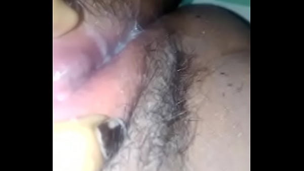 Mojada y peluda peruana