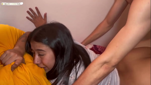 silencio !! que nuestros padress no escuchen lo duro que follamos!!!