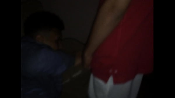 neguinho  deitado safado mamando