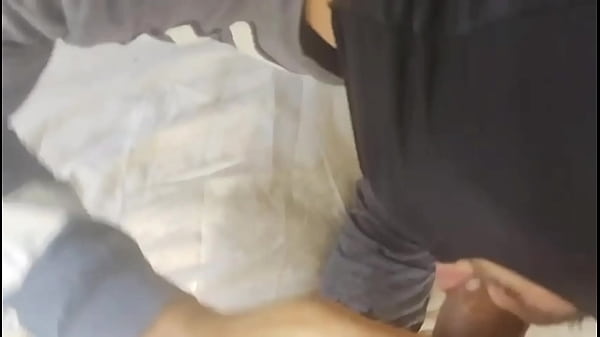 Fudendo o casado sigiloso que conheci no mercado . 