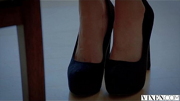 VIXEN Gorgeous Real Estate Agent Kirsten Lee Fucks her Client